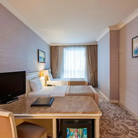 Hotel Elite World Comfy Taksim 4*