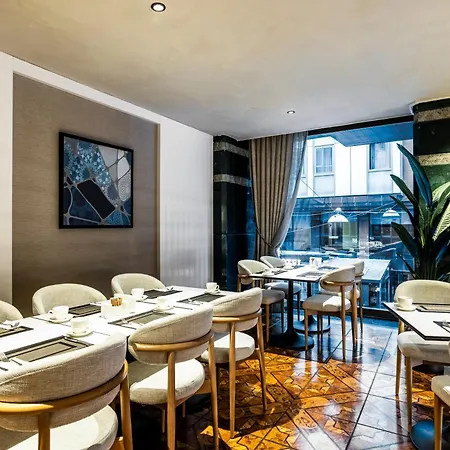 Elite World Comfy Taksim Szálloda 4*