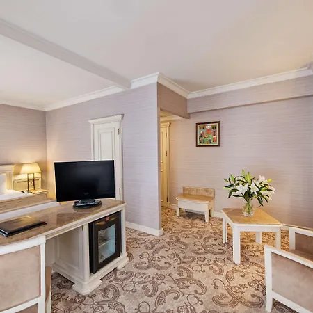 Elite World Comfy Taksim Recently Renovated 4*