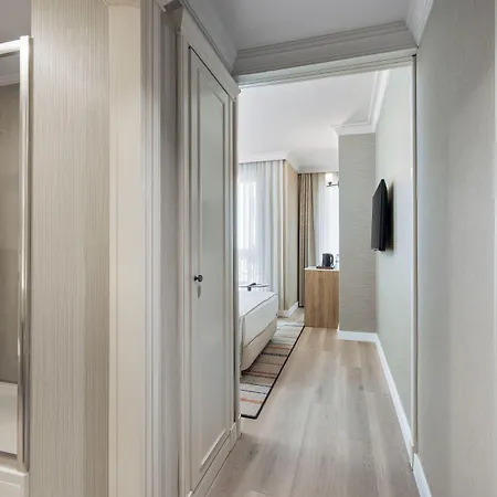 Elite World Comfy Taksim Recently Renovated Hotel 4*